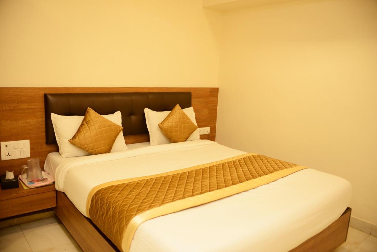 Hotel Ashyana - Near To Grant Road Station Mumbai Exterior photo